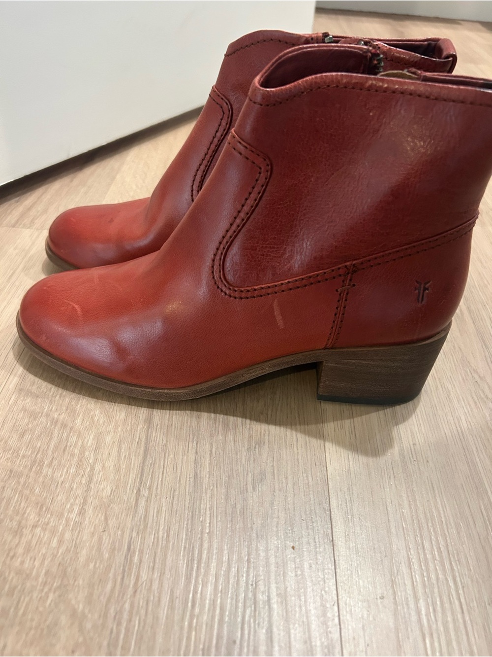 NWOT: Frye Western boots red tan leather